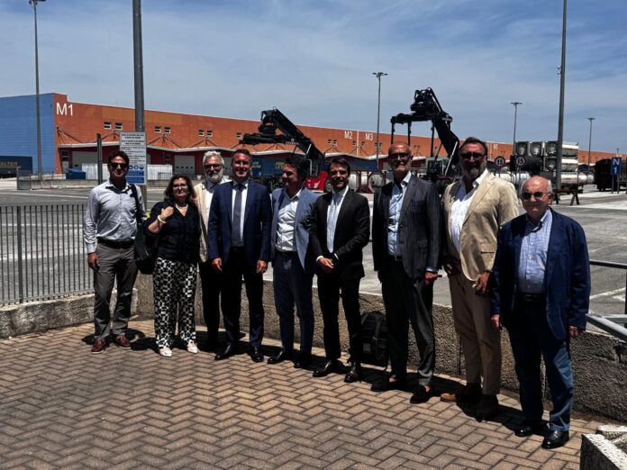 A strategic institutional and operational meeting was held focused on establishing a direct rail link between Abruzzo and Calabria.