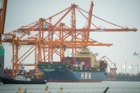 HMM SHIP IN Tacoma Harbor