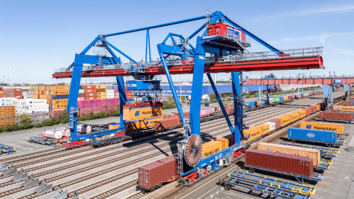 Remote-controlled rail handling at Container Terminal Altenwerder