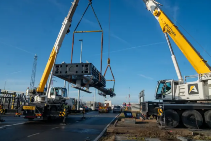 Port of Antwerp-Bruges is installing a hydro turbine at the Kallo Lock, generating renewable electricity from the tidal water flows.