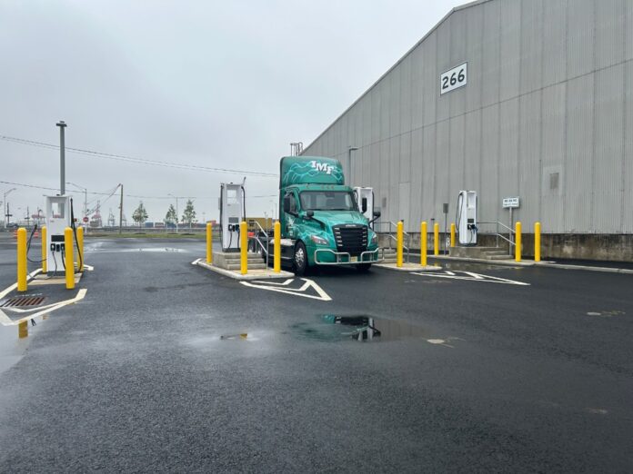 The Port Authority of New York and New Jersey and clean transportation nonprofit CALSTART have announced two incentive programmes.